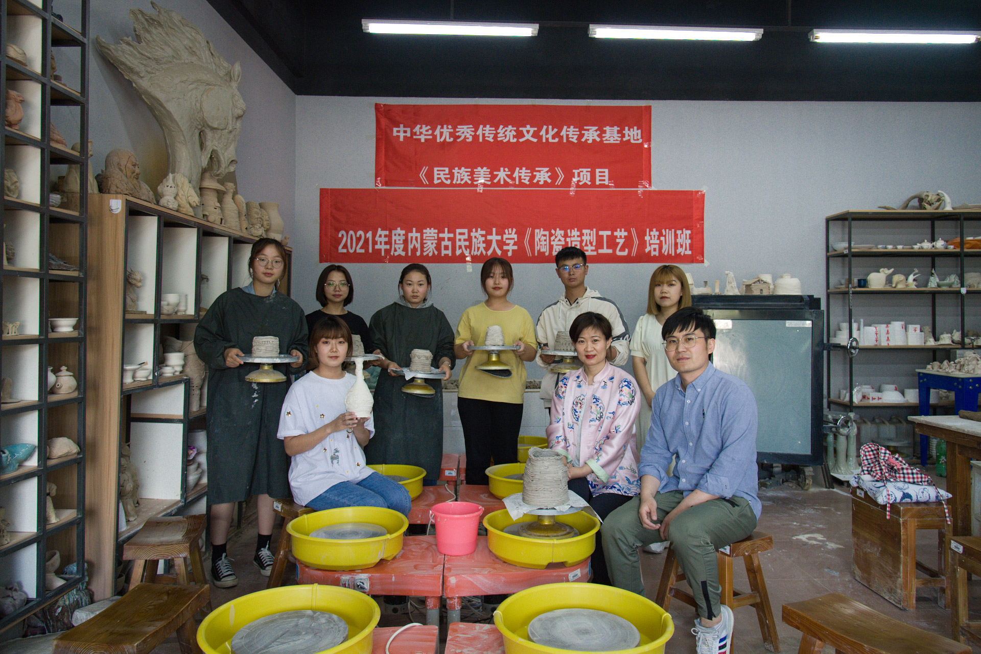 中华优秀传承基地陶瓷造型工艺培训.jpg
